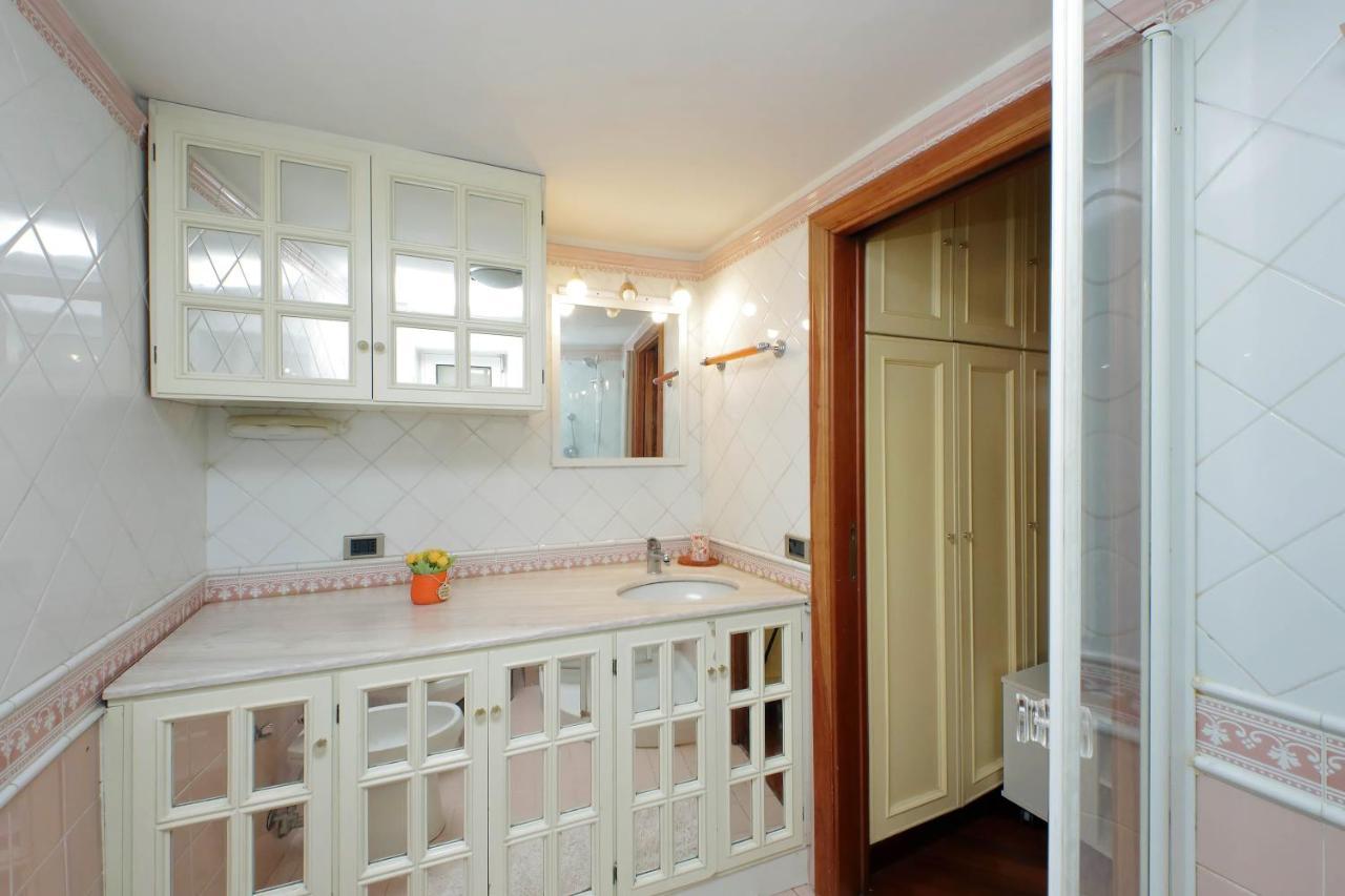 4Bnb - Luxury Trevi Apartment W Terrace Рим Экстерьер фото