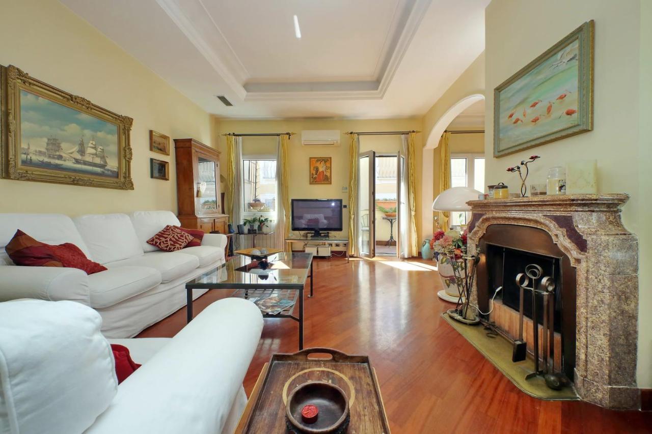 4Bnb - Luxury Trevi Apartment W Terrace Рим Экстерьер фото