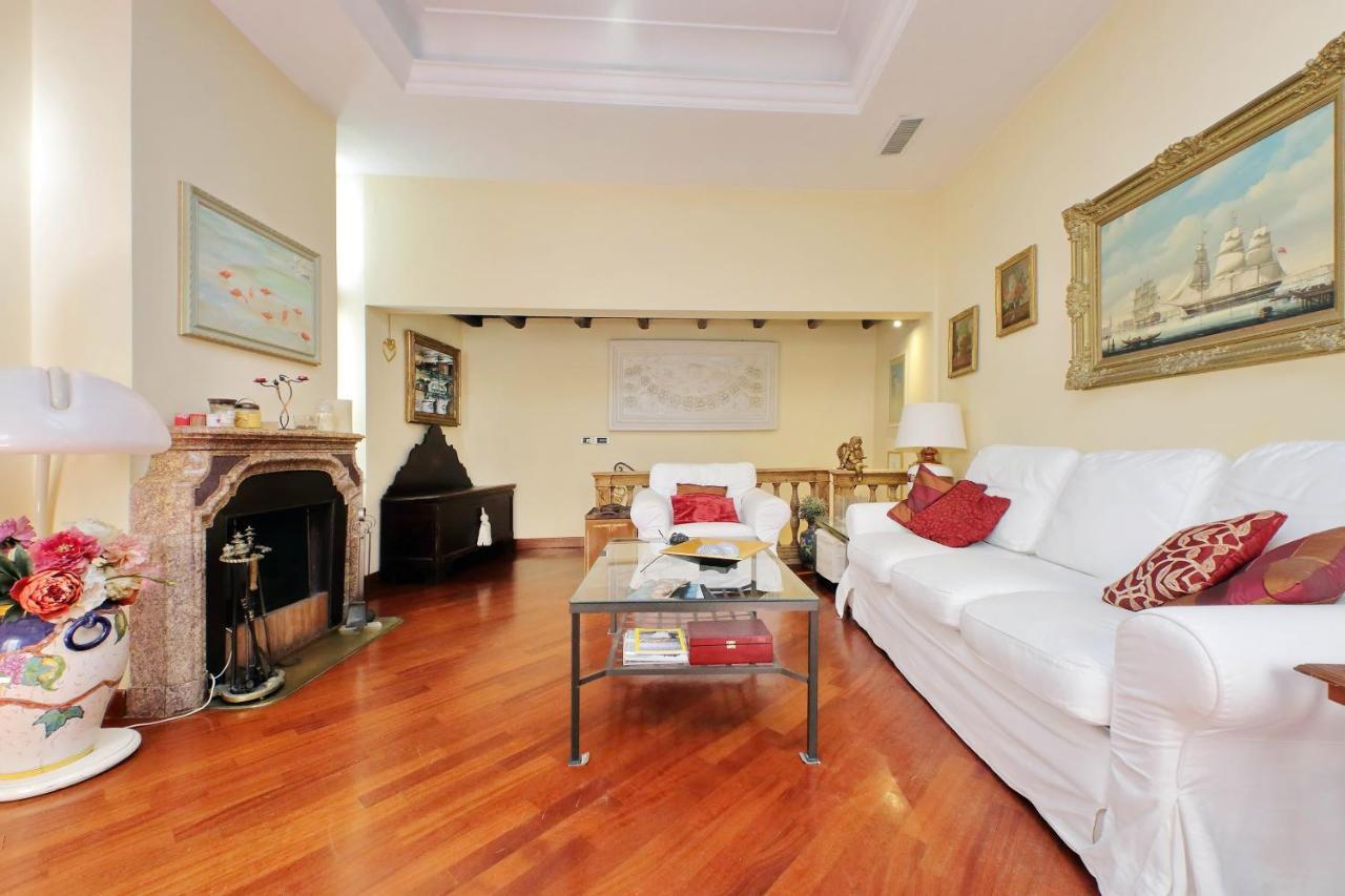 4Bnb - Luxury Trevi Apartment W Terrace Рим Экстерьер фото