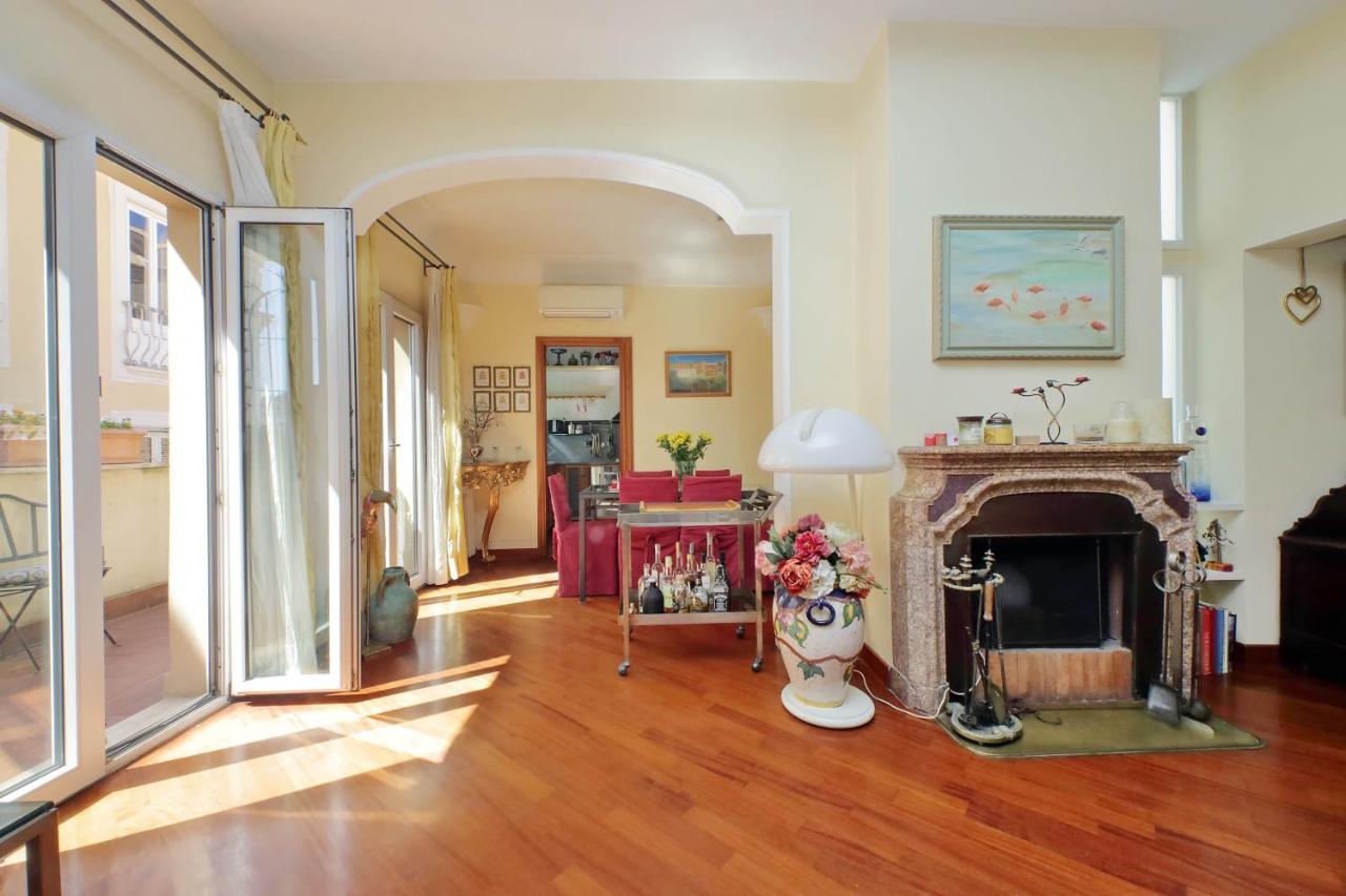 4Bnb - Luxury Trevi Apartment W Terrace Рим Экстерьер фото